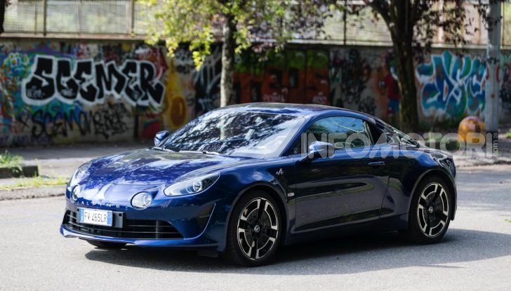 [VIDEO] Prova Alpine A110: i cinque motivi per avere il piccolo gioiello francese - Foto 1 di 45