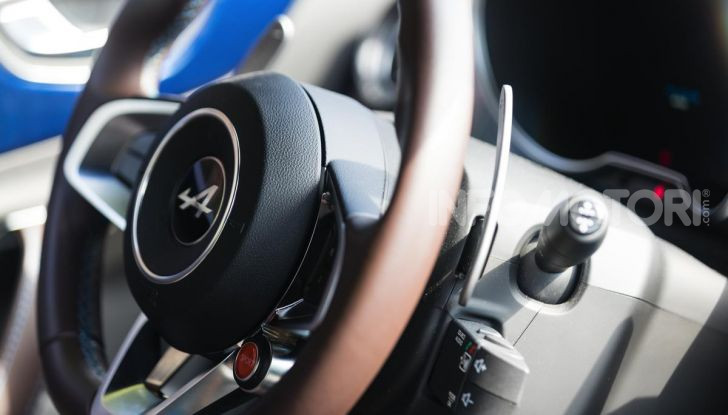 [VIDEO] Prova Alpine A110: i cinque motivi per avere il piccolo gioiello francese - Foto 25 di 45