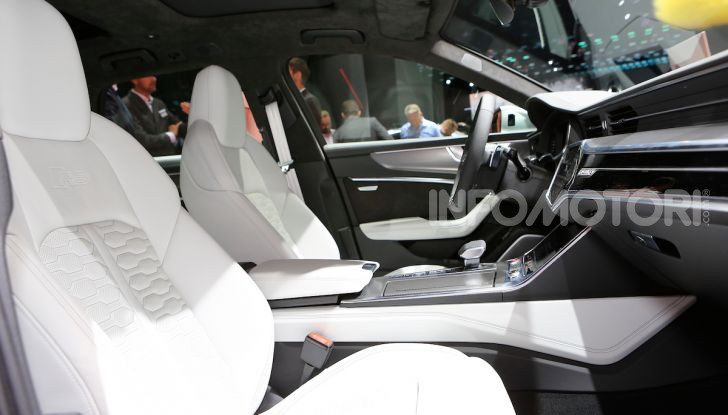 Audi RS6 Avant: un po’ station wagon un po’ supercar - Foto 17 di 23