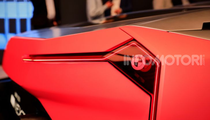 BMW Vision M Next: l’erede dell’iconica M1 - Foto 10 di 16