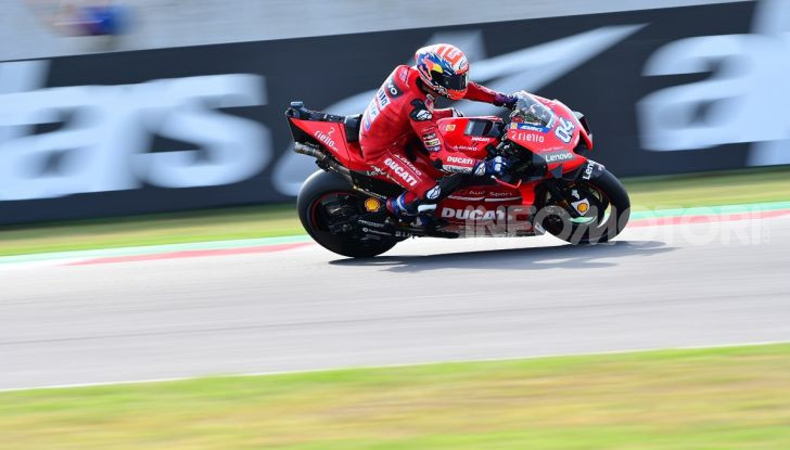 MotoGP 2019: Marquez vince a Misano in volata su Quartararo, terzo Vinales davanti a Rossi - Foto 13 di 35