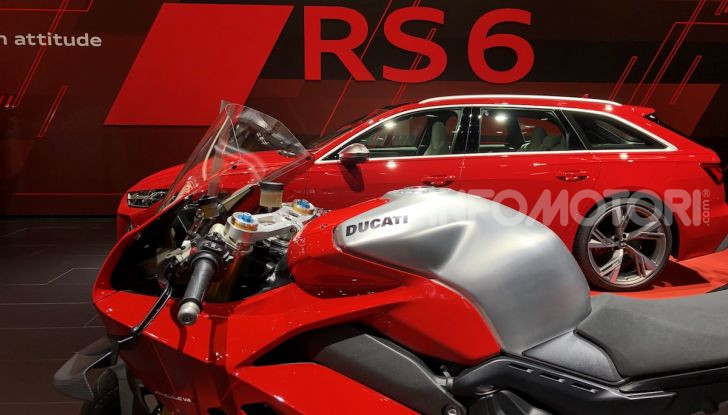 Ducati Panigale V4 R: la rossa a due ruote pronta a conquistare Francoforte - Foto 6 di 8
