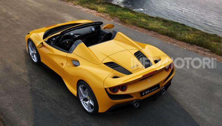 Ferrari F8 Spider: l’urlo dei 720CV a cielo aperto - Foto 13 di 16