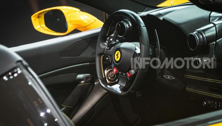Ferrari F8 Spider: l’urlo dei 720CV a cielo aperto - Foto 8 di 16