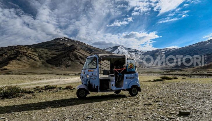 La corsa più pazza del mondo si fa sull’Himalaya con l’Apecar - Foto 6 di 8