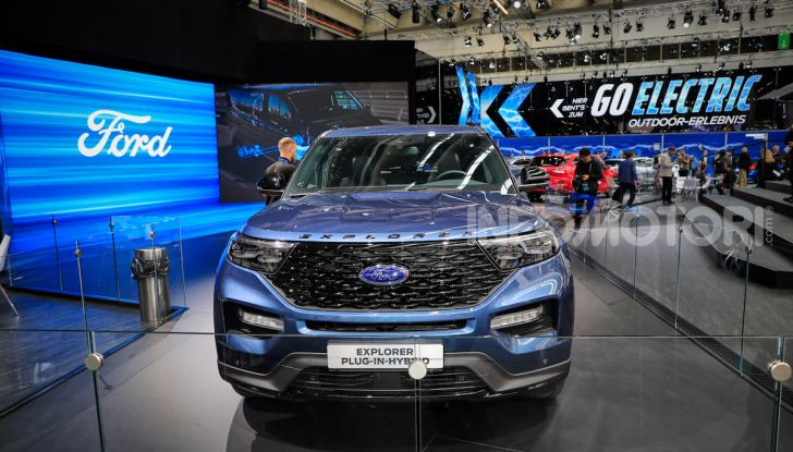 Ford Explorer Plug-In Hybrid: 7 posti, 450 CV e poche emissioni - Foto 2 di 7
