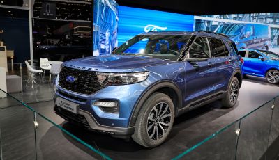 Ford Explorer Plug-In Hybrid: 7 posti, 450 CV e poche emissioni