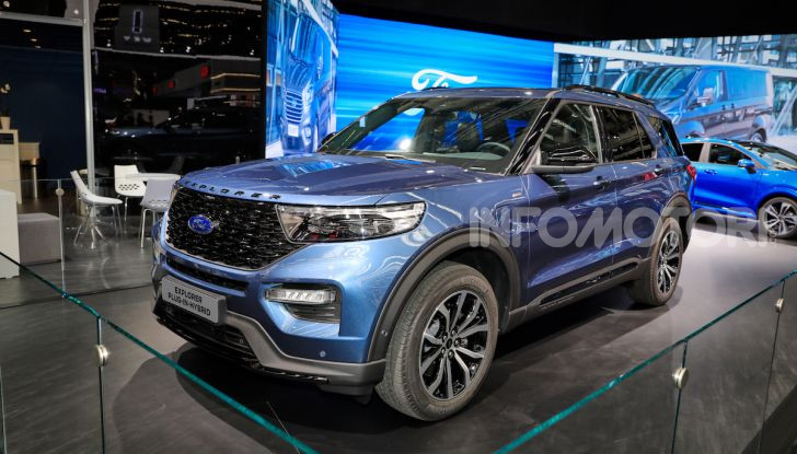 Ford Explorer Plug-In Hybrid: 7 posti, 450 CV e poche emissioni - Foto 1 di 7