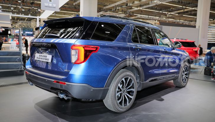 Ford Explorer Plug-In Hybrid: 7 posti, 450 CV e poche emissioni - Foto 3 di 7