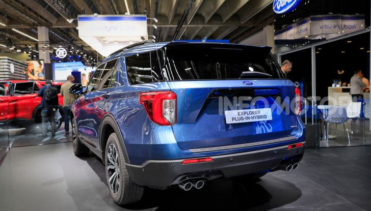 Ford Explorer Plug-In Hybrid: 7 posti, 450 CV e poche emissioni - Foto 5 di 7