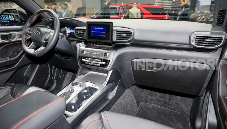 Ford Explorer Plug-In Hybrid: 7 posti, 450 CV e poche emissioni - Foto 6 di 7