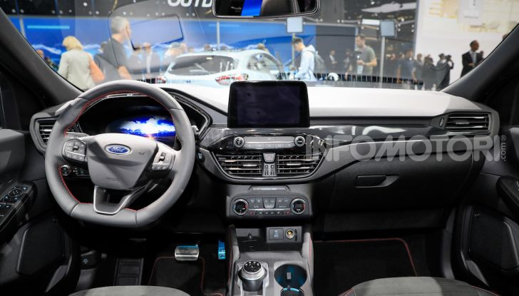 Ford Kuga: la terza generazione è più tecnologica e ibrida - Foto 10 di 14