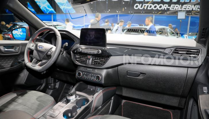 Ford Kuga: la terza generazione è più tecnologica e ibrida - Foto 9 di 14