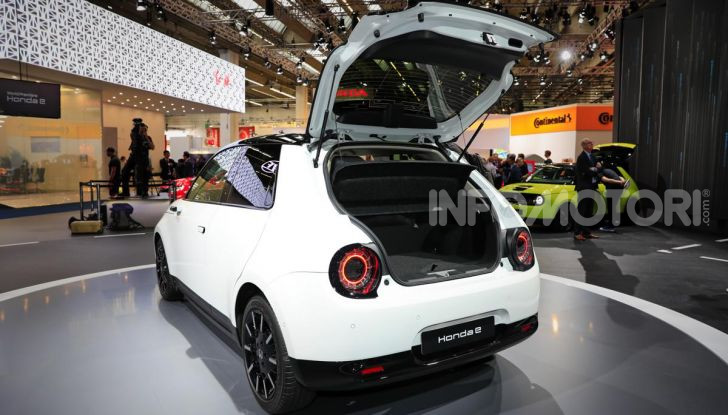 Honda e: tutto quello che sappiamo sulla citycar elettrica retrò - Foto 12 di 35