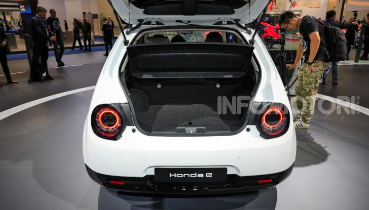 Honda e: tutto quello che sappiamo sulla citycar elettrica retrò - Foto 14 di 35