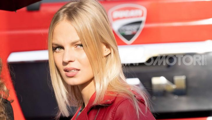 [GALLERY] Le ombrelline più belle del GP di Misano 2019 - Foto 63 di 81