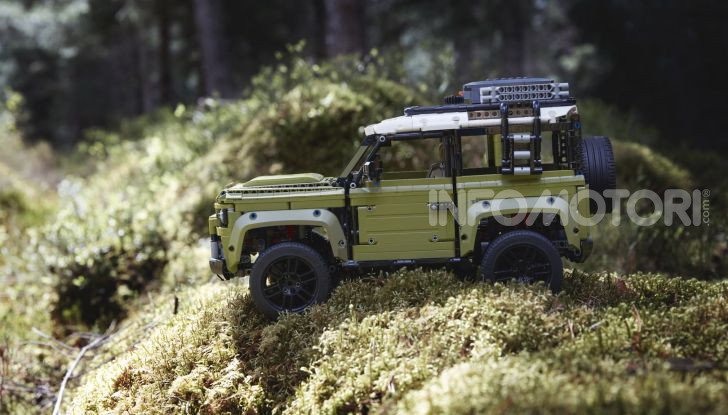 Land Rover Defender LEGO Technic in vendita dal 1 ottobre a 179€ - Foto 2 di 13