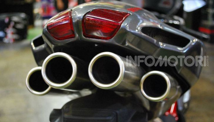 Scarico moto aftermarket: basta che sia omologato per essere in regola? - Foto 6 di 11