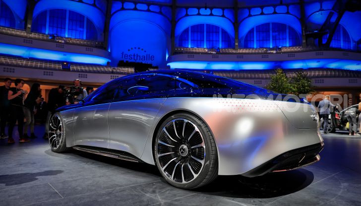 Mercedes-Benz Vision EQS: eleganza, tecnologia e prestazioni full electric - Foto 21 di 30