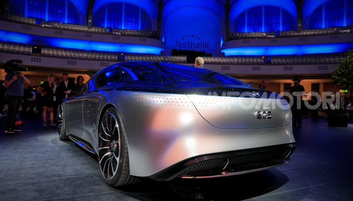 Mercedes-Benz Vision EQS: eleganza, tecnologia e prestazioni full electric - Foto 11 di 30