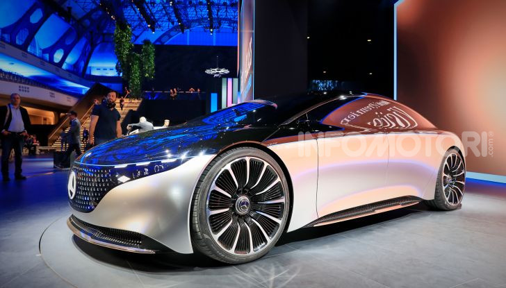 Mercedes-Benz Vision EQS: eleganza, tecnologia e prestazioni full electric - Foto 1 di 30