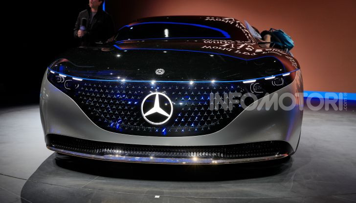 Mercedes-Benz Vision EQS: eleganza, tecnologia e prestazioni full electric - Foto 12 di 30