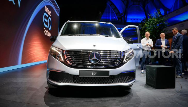 Mercedes Concept EQV: il primo monovolume premium 100% elettrico - Foto 5 di 16