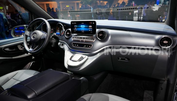 Mercedes Concept EQV: il primo monovolume premium 100% elettrico - Foto 9 di 16