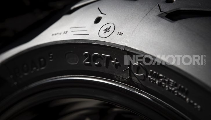 Profilo di una gomma moto Michelin Road 5