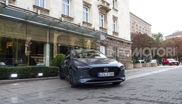 Nuova Mazda 3 Skyactiv-X prova su strada, motori e prezzi - Foto 6 di 8