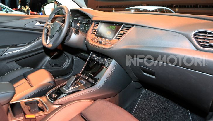 Opel Grandland X Plug-In Hybrid4: trazione integrale e poche emissioni - Foto 12 di 14