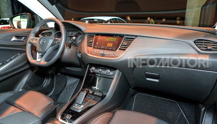 Opel Grandland X Plug-In Hybrid4: trazione integrale e poche emissioni - Foto 14 di 14