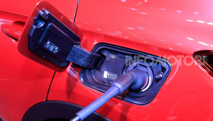 Opel Grandland X Plug-In Hybrid4: trazione integrale e poche emissioni - Foto 5 di 14