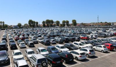 Assicurazione obbligatoria anche per i veicoli fermi o parcheggiati in aree private