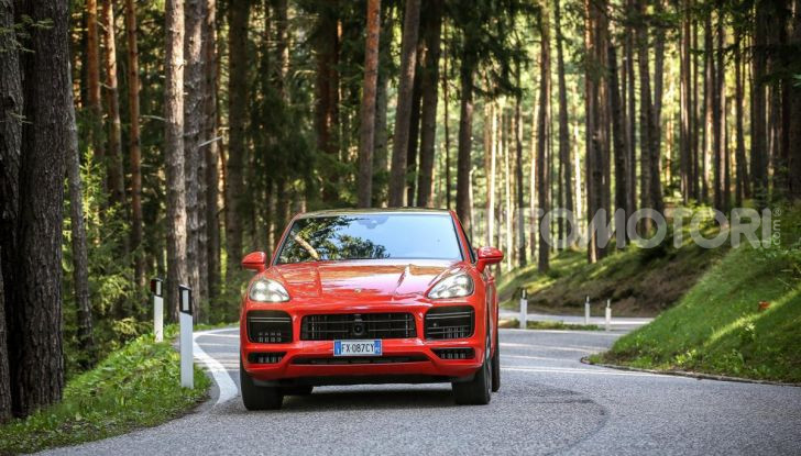 [VIDEO] Prova Porsche Cayenne Coupè 2019: il SUV sportivo ed elegante - Foto 2 di 25