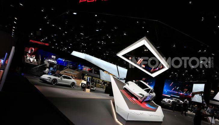 Porsche Taycan 2020, foto e dati della versione definitiva - Foto 22 di 33