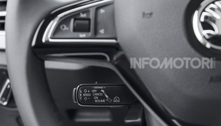 Prova su strada Skoda Kamiq: il terzo elemento della gamma SUV - Foto 24 di 39