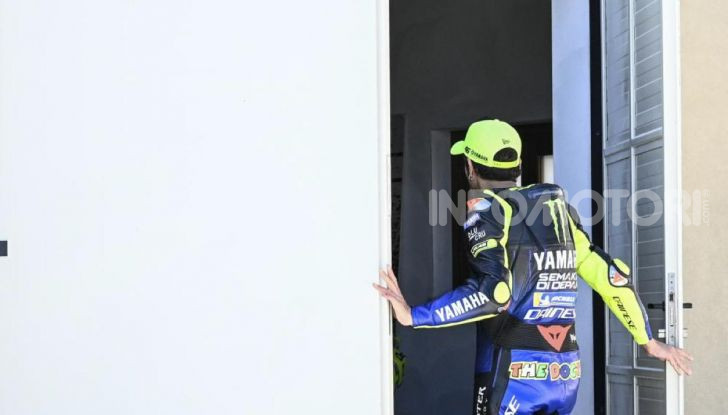 Valentino Rossi verso Misano con la sua Yamaha M1… per le strade di Tavullia! - Foto 30 di 39