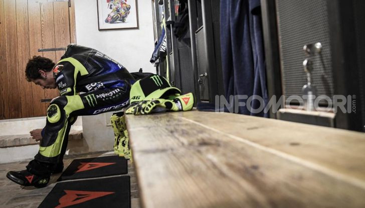 Valentino Rossi verso Misano con la sua Yamaha M1… per le strade di Tavullia! - Foto 29 di 39