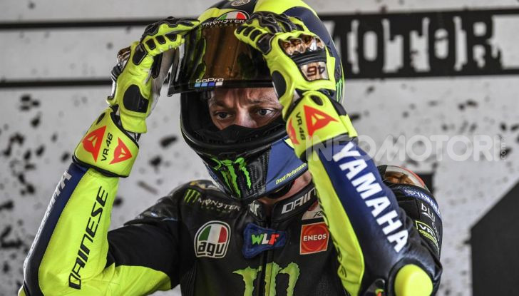 Valentino Rossi verso Misano con la sua Yamaha M1… per le strade di Tavullia! - Foto 39 di 39