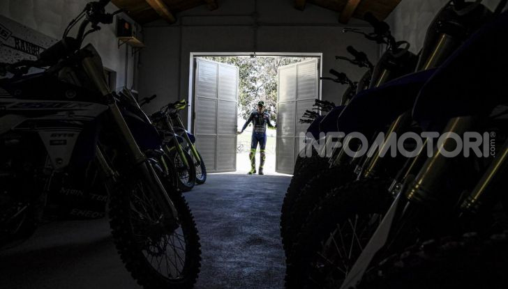 Valentino Rossi verso Misano con la sua Yamaha M1… per le strade di Tavullia! - Foto 11 di 39