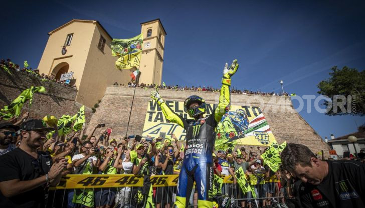 Valentino Rossi verso Misano con la sua Yamaha M1… per le strade di Tavullia! - Foto 12 di 39