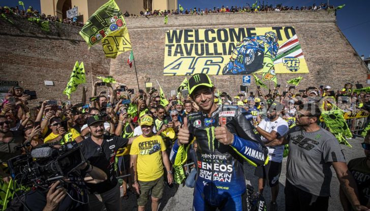 Valentino Rossi verso Misano con la sua Yamaha M1… per le strade di Tavullia! - Foto 4 di 39