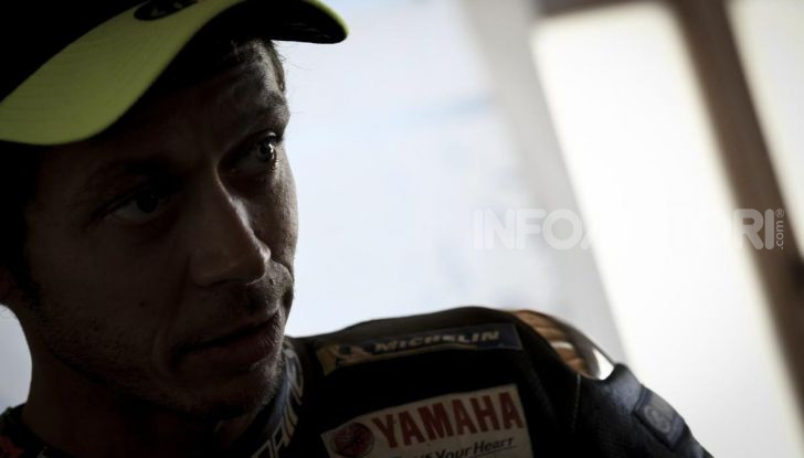 Valentino Rossi verso Misano con la sua Yamaha M1… per le strade di Tavullia! - Foto 34 di 39