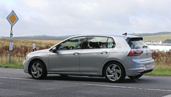 Nuova Volkswagen Golf 8 GTE: elettrica, sportiva e connessa - Foto 22 di 24