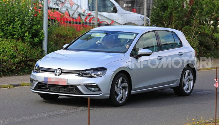Nuova Volkswagen Golf 8 GTE: elettrica, sportiva e connessa - Foto 18 di 24