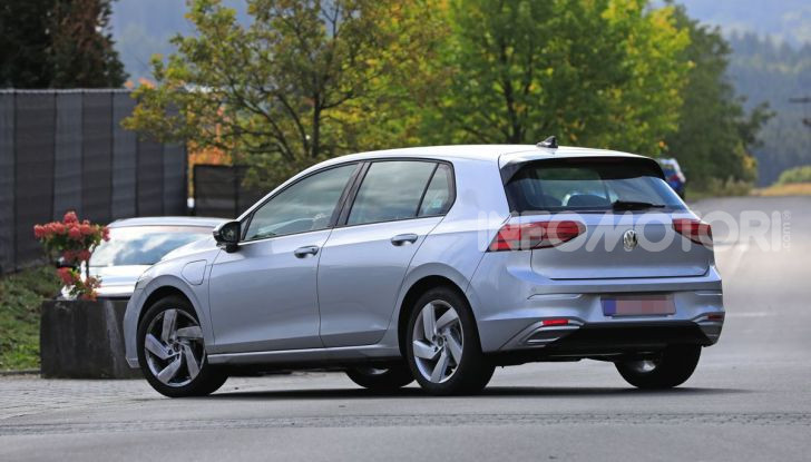 Nuova Volkswagen Golf 8 GTE: elettrica, sportiva e connessa - Foto 9 di 24