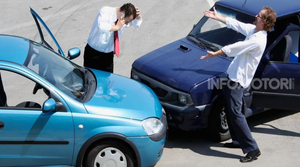 Incidente auto in parcheggio: cosa succede se il responsabile scappa?