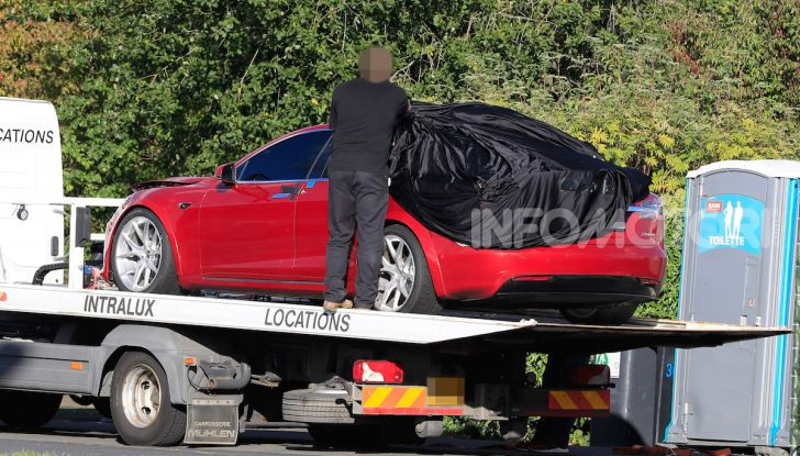Tesla Model S al Nurburgring per battere il record della Porsche Taycan - Foto 30 di 35