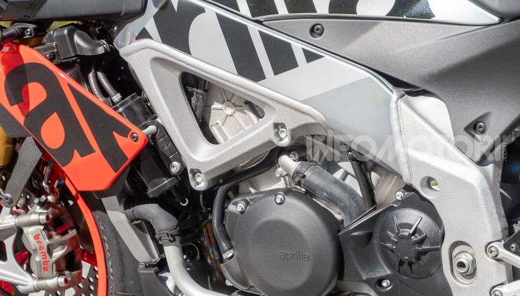 Aprilia Tuono V4 1100 Factory: hypernaked alla portata di tutti - Foto 3 di 32